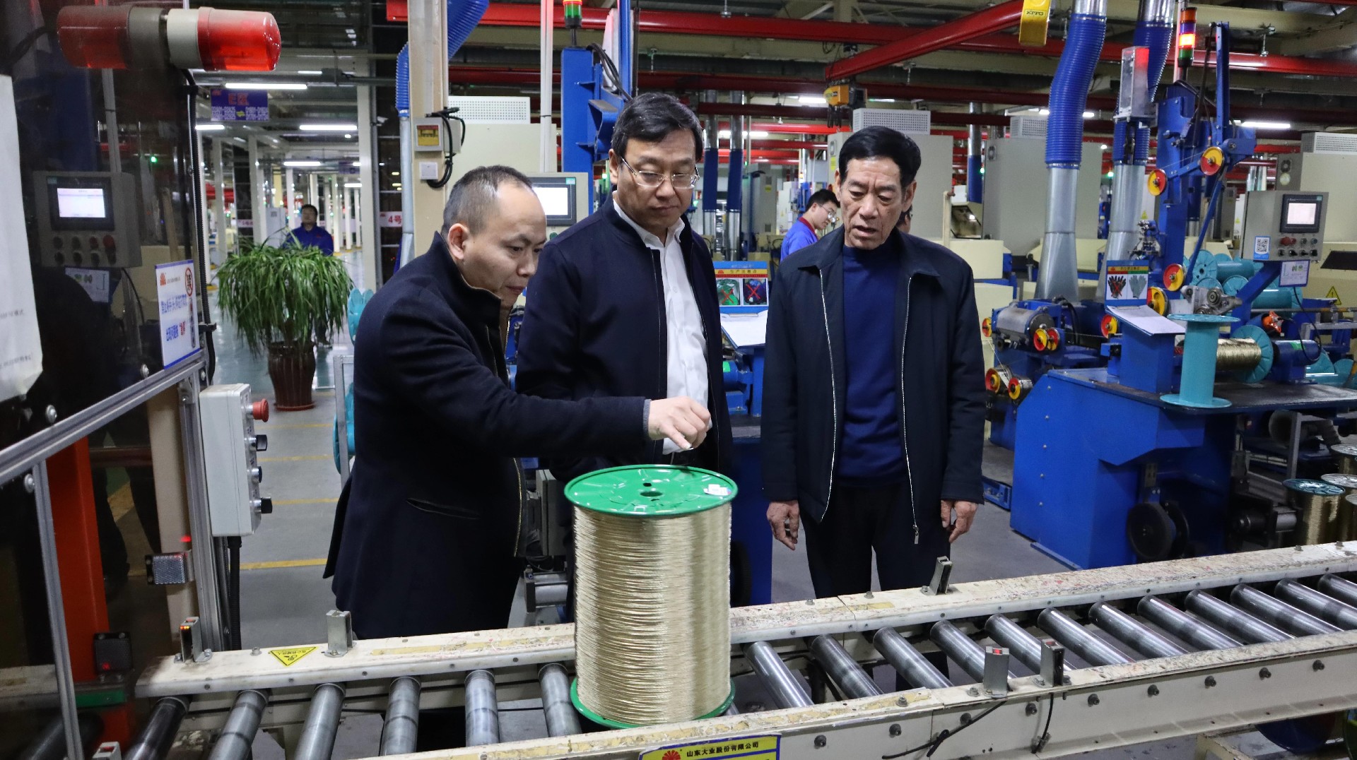 共同为世界轮胎行业以及汽车工业的进步与发展保驾护航 共同为世界轮胎行业以及汽车工业的进步与发展保驾护航