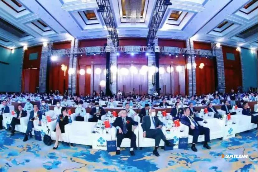 来自全球各地的300多位行业领袖、专家、学者参加峰会 来自全球各地的300多位行业领袖、专家、学者参加峰会