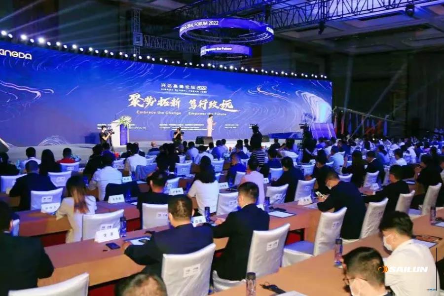 来自全球各地的300多位行业领袖、专家、学者参加峰会 来自全球各地的300多位行业领袖、专家、学者参加峰会