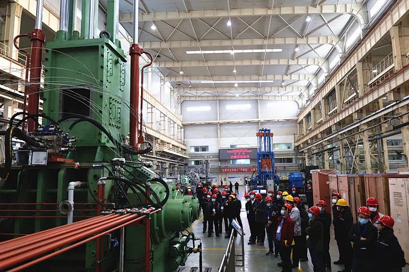 大连橡胶塑料机械有限公司举办大型高效密炼机新产品评介会 大连橡胶塑料机械有限公司举办大型高效密炼机新产品评介会