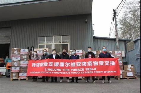 玲珑在当地积极开展公益活动,并为当地学生提供各种奖学金和实习机会 玲珑在当地积极开展公益活动,并为当地学生提供各种奖学金和实习机会