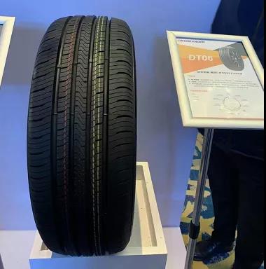 与同类型的普通轮胎相比,双星“全防爆”安全轮胎更耐撞、耐刮 与同类型的普通轮胎相比,双星“全防爆”安全轮胎更耐撞、耐刮