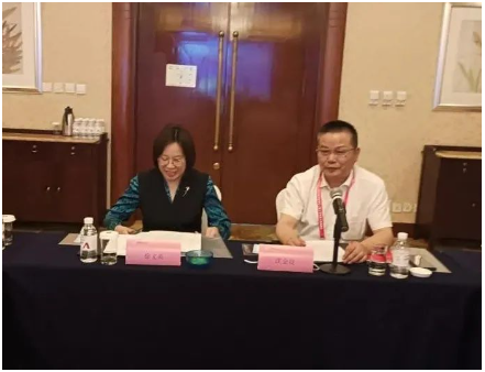 有企业代表指出,2018年3月份,在煤焦油价格3600元/吨时,炭黑售价8000元/吨左右,而现在煤焦油价格6000元/吨了,炭黑吨价却没有过万元,这很不正常。 有企业代表指出,2018年3月份,在煤焦油价格3600元/吨时,炭黑售价8000元/吨左右,而现在煤焦油价格6000元/吨了,炭黑吨价却没有过万元,这很不正常。